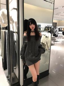 Suéter de punto gris acogedor con hombros descubiertos: suave, holgado y elegante para el estilo otoño/invierno |   Perfecto para usar en capas o de forma individual, realza la figura. - Product Image 2