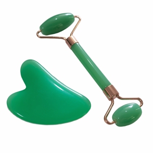 Gua sha de resina en forma de corazón - Product Image 4