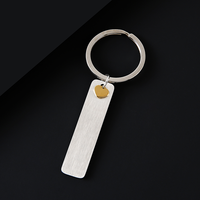 Ywyougang - Porte-clés rectangulaire fin et long, pendentif en forme de petit cœur, gravure personnalisée, accessoire pour clés de voiture