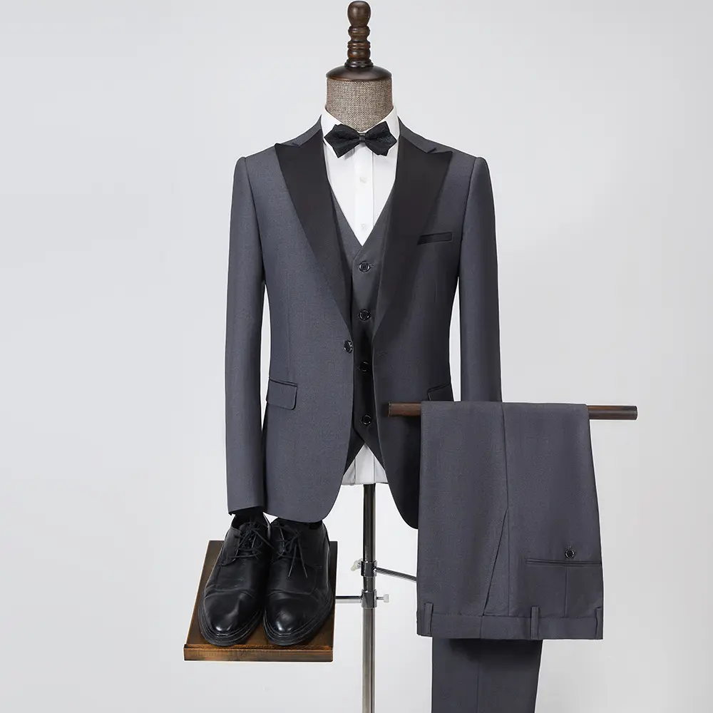Moda personalizada Slim Fit Business Formal Stage Show Host Office Wear Tallas grandes Trajes de hombre 3 piezas
