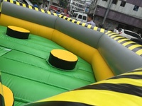 Jeux gonflables de sport de balayeuse de wipeout d'adulte de 5 podiums