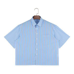 <span class=keywords><strong>Camicia</strong></span> abbottonata estiva giovane <span class=keywords><strong>camicia</strong></span> <span class=keywords><strong>larga</strong></span> da uomo Casual a righe blu a <span class=keywords><strong>maniche</strong></span> <span class=keywords><strong>corte</strong></span> - Product Image 1