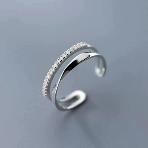 Anello Geometrico A196 con Micro Pavé di Zirconia Cubica, Gioiello Unisex da Regalo - Product Image 1