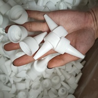 Bouchon à vis en plastique Bouchon de bec verseur 18mm 20mm 24mm 28mm Bouteilles blanches Couvercle en plastique personnalisé Joint en plastique nervuré