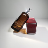 Flacons carrés plats en verre transparent marron pour cosmétiques, huiles essentielles, parfums, et gouttes pour les yeux, avec pulvérisateur à pompe en plastique premium et couvercle sérigraphié