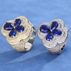 แหวนรูปดอกไม้สีสันสดใสสำหรับผู้ชาย สไตล์ฮิปฮอป ประดับเพชรไมโครเซอร์คอนรูปใบโคลเวอร์สี่แฉก - Product Image 1