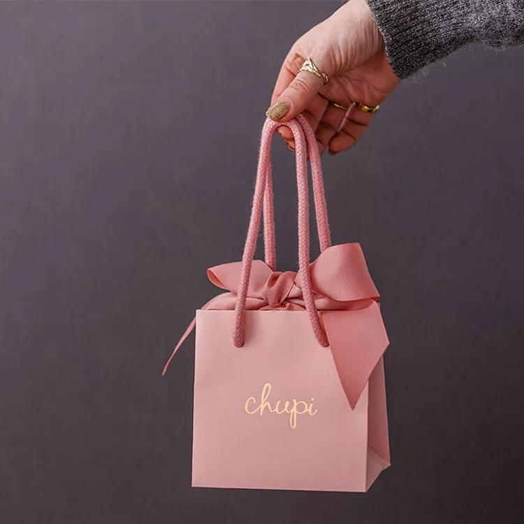 Großhandel Boutique Private Label elegante Luxus kleine schwarz rosa Schmuck Geschenk verpackung Einkaufs papiertüten mit Ihrem eigenen Logo