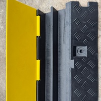 Protector de Cables de Goma de Alta Resistencia de 2 Canales, 100x35x6.5cm, Negro, para Eventos al Aire Libre y Carreteras de Tráfico