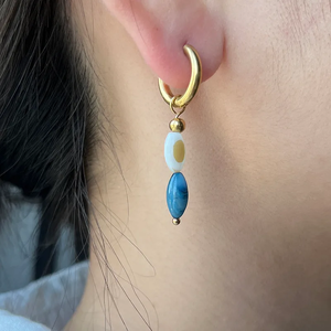 Pendientes Circulares Elegantes y Sencillos para Mujer con Cuentas Ovaladas Azul Pavo Real, Hechos de Acero Inoxidable 304 y Chapados en Oro Real de 14K - Product Image 1