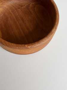 Bol en bois de qualité supérieure, artisanal et rustique, idéal pour servir des salades, des collations et pour une présentation de table décorative - Product Image 4
