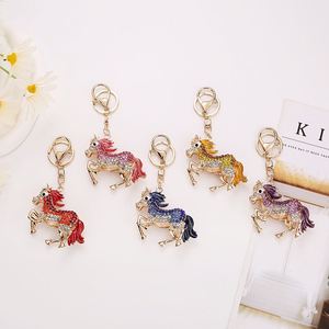 Porte-clés Cheval Créatif en Métal avec Pendentif Dessin Animé Incrusté de Diamants, Modèle Ornemental Zodiaque Mignon, Vente en Gros - Product Image 4