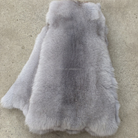 Peau de renard teinte couleur givrée pour confection de vêtements – Vente en gros