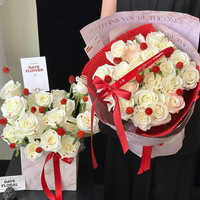 Boîte à fleurs carrée en marbre recyclé de luxe, ruban personnalisé, bouquet de roses, boîte cadeau pour la fête des mères, la Saint-Valentin, un mariage