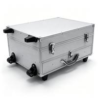 Valise de présentation en aluminium argenté avec roulettes, poignée télescopique et tiroir, et mousse EPE personnalisée