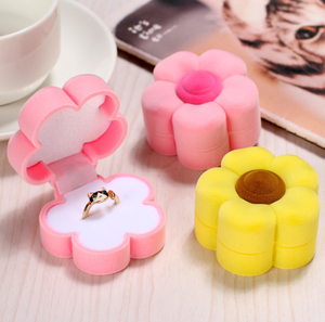 2024 nuevo estilo Venta caliente encantador helado forma terciopelo joyero anillo vitrina para venta al por menor - Product Image 3