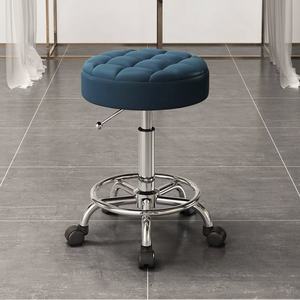 Tabouret de Salon Capitonné K, Chaise de Coiffeur Réglable à Roulettes avec Base Métallique et Siège Rembourré pour Studio de Beauté - Product Image 4
