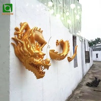 Tenture murale en fibre de verre Statue de dragon doré Sculpture d'animal en résine