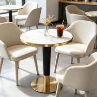 Table de café ronde moderne avec plateau en marbre, bordure dorée et base en métal noir pour café, bistrot, restaurant
