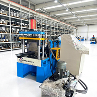 Machine de formage à froid entièrement automatique et personnalisée pour la fabrication de profilés de gouttières en tôle métallique ronde