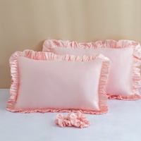 Ensemble Housse de Coussin à Volants en Soie Satinée, Masque de Nuit et Bonnet – Promotion Housse de Coussin à Volants en Soie Satinée
