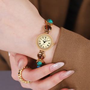 Reloj de Pulsera de Oro Vintage Hecho a Mano, Accesorio de Moda Retro Personalizado para Mujer, Reloj de Pulsera con Botones y Cuentas Únicos - Product Image 4
