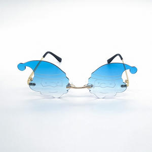 2024 Logo personnalisé <span class=keywords><strong>nouvelle</strong></span> conception de fête de vacances mode femmes lunettes de soleil sans monture mode lunettes de soleil à bas <span class=keywords><strong>prix</strong></span> - Product Image 4