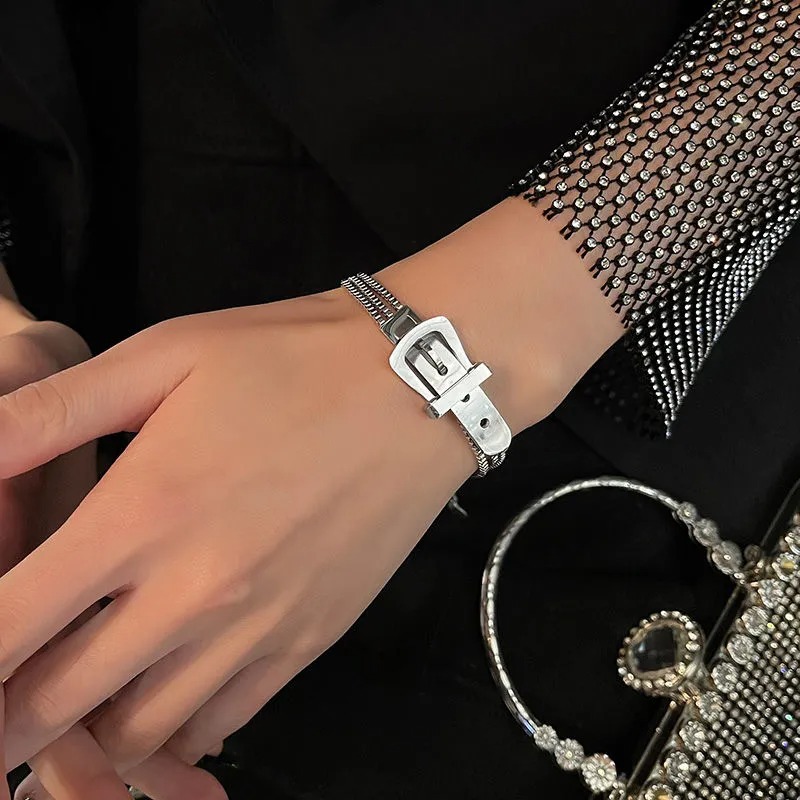 สร้อยข้อมือหัวเข็มขัดเหล็ก