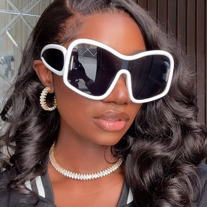 Européen américain exagéré mode personnalité protection solaire lunettes <span class=keywords><strong>de</strong></span> <span class=keywords><strong>soleil</strong></span> femmes irrégulière grand cadre UV400 Street Style - Product Image 1