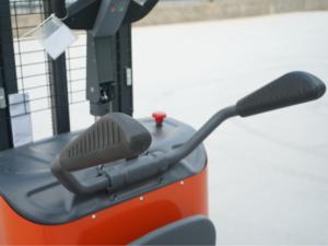 Hot bán Pallet nâng <span class=keywords><strong>Stacker</strong></span> 1.5ton 2ton 3m 4M nâng chiều cao đầy đủ điện <span class=keywords><strong>Stacker</strong></span> tất cả các địa hình <span class=keywords><strong>Stacker</strong></span> cho nhà máy dệt - Product Image 4