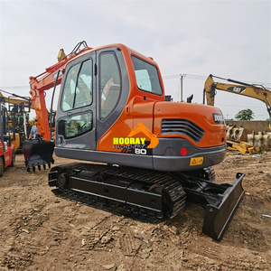 Excavatrice Doosan DX80D, machine compacte à chenilles haute performance pour la construction urbaine, l'aménagement paysager, la construction routière et les travaux de fondation - Product Image 1