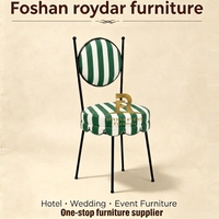 Chaises noires à structure métallique avec coussins d'assise interchangeables, empilables, pour mariages et événements