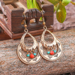 Pendientes Largos de Aleación Bohemia con Diseño de Pluma Bañados en Oro para Fiesta, Joyería Femenina con Cuentas y Hojas - Product Image 4