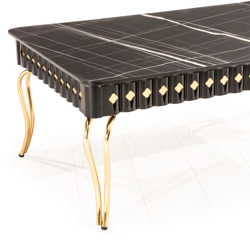 ไม้โบราณและโลหะสีดำ