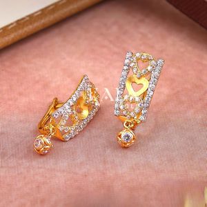 Pendientes de Clip de Oro Sólido de 18K de Primera Calidad para Mujer, Modernos, con Incrustaciones de Diamantes Brillantes, para Uso Diario Tradicional, Perfectos - Product Image 1
