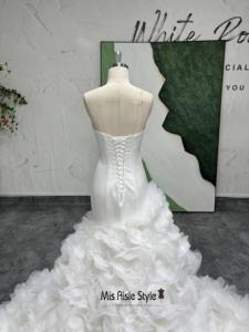 क्लासिक मत्स्यांगना फर्श-लंबाई फीता-अप बैक पुष्प विवाह पोशाक - Product Image 4