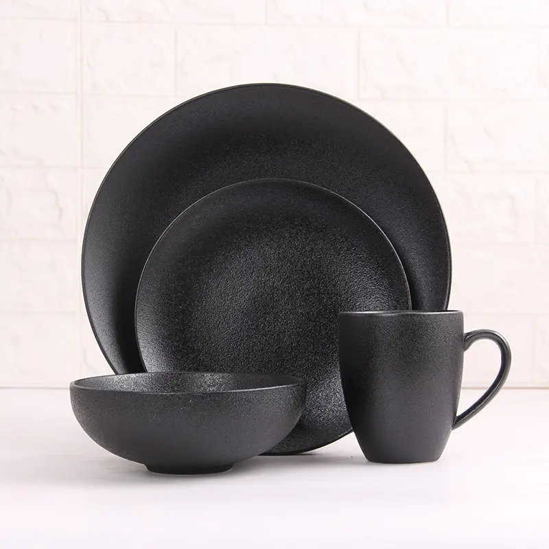 थोक अनुकूलित नॉर्डिक हस्तनिर्मित थोक काले सजावटी चीनी मिट्टी की थाली पकवान सेट और कप बर्तन