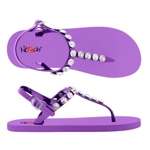 Sandalias al por mayor con diamantes de imitación y correa en T para mujer, chanclas moradas de gelatina con hebilla ajustable en la parte trasera, zapatos de playa con cristales, OEM de fábrica. - Product Image 1