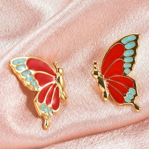 ต่างหูรูปผีเสื้อเคลือบสี 18K ชุบทองบนสแตนเลสสตีล ป้องกันการแพ้ สำหรับผู้หญิง - Product Image 2