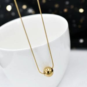 Collar Corto <span class=keywords><strong>de</strong></span> Acero <span class=keywords><strong>de</strong></span> Titanio con Colgante <span class=keywords><strong>de</strong></span> Bola Dorada <span class=keywords><strong>de</strong></span> 18K, <span class=keywords><strong>Cadena</strong></span> <span class=keywords><strong>de</strong></span> Clavícula para Mujer, Venta al por Mayor - Product Image 2