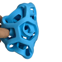 Balle de jeu pour chien en caoutchouc naturel durable, creuse, en maille, interactive, pour nettoyer les dents, distribuer des friandises, balle rebondissante