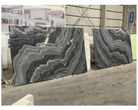 Fusion River – pierre de quartz, marbre ondulé, marbre gris, bois ancien, vague de marbre, mur d'allumettes