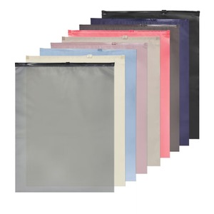 Sacs en plastique givrés personnalisés en gros avec fermeture éclair, mini logo CPE pour vêtements, impression offset pour bijoux, boucles d'oreilles, chaussures, chaussettes - Product Image 4