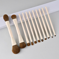 Lot de 12 pinceaux de maquillage professionnels beiges avec manche en bois, poils synthétiques doux, options de couleur et logo personnalisé, pour le visage et usage quotidien