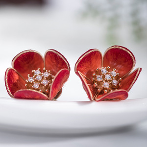 Boucles d'oreilles faites à la main en forme de fleur de velours, boucles d'oreilles à pompons, boucles d'oreilles à clous rouges, aiguilles en argent S925, patrimoine culturel immatériel - Product Image 2