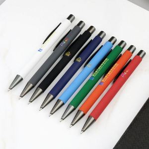 ปากกาเคลือบยางสัมผัสนุ่ม รุ่น LY7370 ของ BKS ราคาถูก MOQ ต่ำ สำหรับของขวัญส่งเสริมการขาย พร้อมโลโก้แบบกำหนดเอง สลักโลหะ หมึกสีดำ - Product Image 3