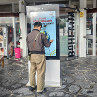 Kiosque d'affichage numérique extérieur 4K de 86 pouces, IP65, 3500 nits, lisible en plein soleil, totem publicitaire LCD avec système de refroidissement par air pour centre commercial