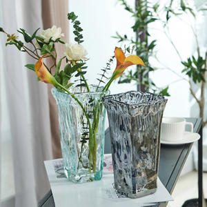 Vase carré tulipe en cristal transparent, évasé, vert, personnalisé - Product Image 2