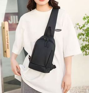 Échantillon gratuit Sac de sport mini bandoulière antivol imperméable décontracté pour homme, nouveau modèle 2024 - Product Image 2