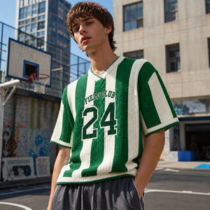 Pull en jersey rayé vintage 100% coton, coupe ample, manches courtes, style rétro sport, logo sur le devant, unisexe - Product Image 1