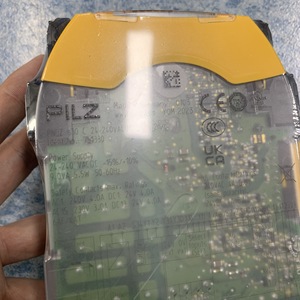 Pilz PNOZ S30 Safety <b>Relay</b> 24V DC 10A Electromechanical Output Industrial Use - Product Image 1